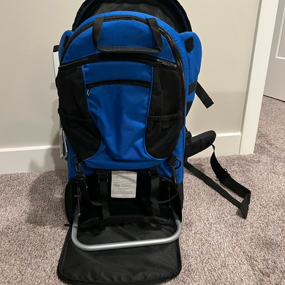 Hiking carry for children.